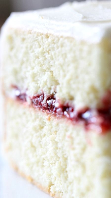 Delicious Homemade Lemon Cake with Raspberry Filling ~ It's Amazing! Icing For Cakes, Best White Cake Recipe, Homemade Lemon Cake, Lemon Layer Cake, Lemon Layer Cakes, White Cake Recipe, Raspberry Filling, Raspberry Cake, Cake Fillings