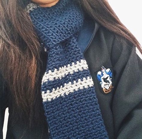 Hogwarts Outfits Ravenclaw, Raven Claw Aesthetic, Ravenclaw Girl Aesthetic, Ravenclaw Girl, Ravenclaw Uniform, Harry Potter Script, Ravenclaw Outfit, Hogwarts Uniform, Ravenclaw Pride