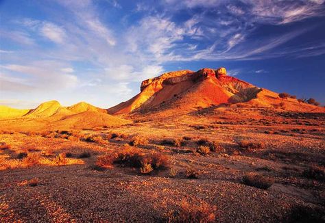 The Australian Outback—Painted Desert Australian Desert, Australian Outback, Outback Australia, Desert Painting, Incredible Places, South Australia, Australia Travel, Most Beautiful Places, The Desert