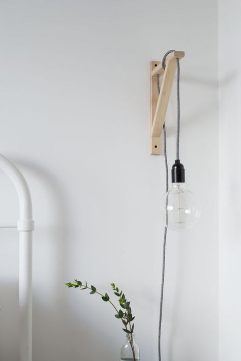 Minimal Bedroom Styling Giant Vintage Bulbs - love the exposed bulb and hanging flex. Perfect bedside light. via @curate Modern Bedside Lighting, Minimalism Living, Nordic Interiors, Minimal Bedroom, Bedroom Styling, Contemporary Wall Lights, Bedside Light, Vintage Bulbs, Modern Bedside