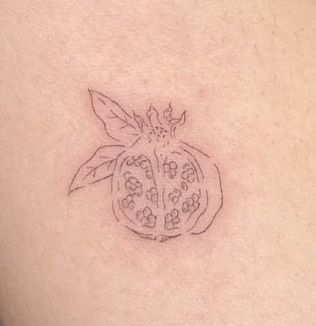 Linger Cranberries Tattoo, Fruit Stick And Poke Tattoo, Pomegranate Stick And Poke, Palmagranet Tattoo, Pomegranate Tattoo Minimalist, Pomegranate Seed Tattoo, Sf Tattoo Ideas, Minimalist Pomegranate Tattoo, Pomegranate Tattoo Small Simple