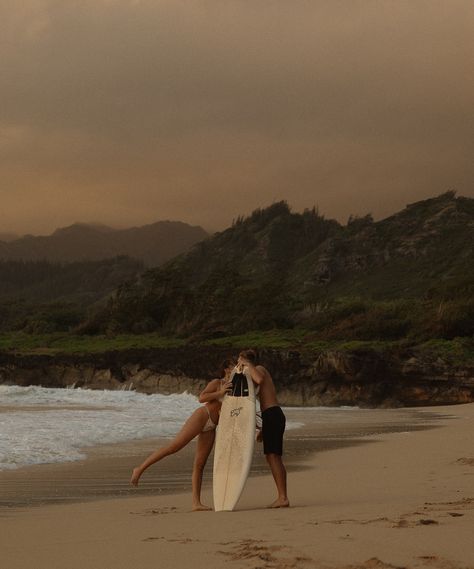 sunrise surf 💌 I will be back on Oahu for 3 weeks Nov/Dec and have availability, reach out with the link in my bio! Which photo is your favorite? - Keywords: couple, photoshoot, Oahu, Hawaii, travel, destinations, photographer, elopement, world travel, couples, engaged, surfing, photographer, cinematic, romantic, film, movie scene, love Surf Photoshoot, Maui Sunrise, Hawaii Photoshoot, Cinematic Storytelling, Sunrise Photoshoot, Couple Travel Photos, Travel Couples, I Will Be Back, Hawaii Photography