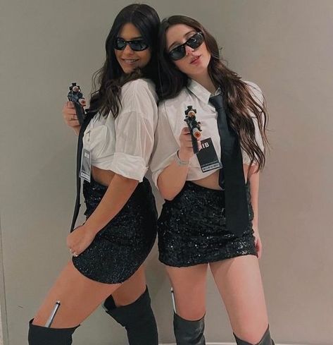 Besties in Style: 35 Trendy Halloween Costume Ideas for Friends Hellowin Costumes, Mib Costume Women, Fbi Agent Costume, Costume Ideas For Friends, Men In Black Costume For Women, Mib Costume, Fbi Costume, Men In Black Halloween, Men In Black Costume