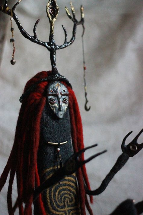 The doll is made by felting, the hands and face of la doll clay, a wreath and papier-papier mache. Its not worth it. Sitting On the body wool pattern - styling of the labyrinth surade On the inside of the palms - eyes On the outside: the left - the symbol of the philosophers stone Right - Crow Totem, Shamanic Art, Spirit Art Dolls, Pagan Art, Scary Dolls, The Setting Sun, Spirit Dolls, Spirited Art, Ooak Art Doll