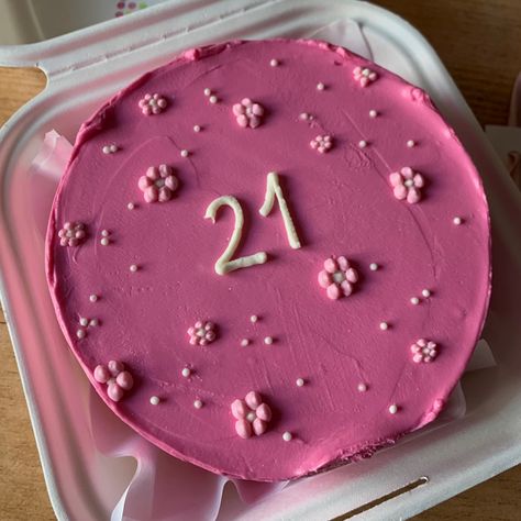 Cake Designs For Girl, Small Birthday Cakes, Vintage Birthday Cakes, Birthday Cake For Him, 21st Birthday Cakes, Simple Cake Designs, Funny Birthday Cakes, Mini Cakes Birthday, Cute Baking