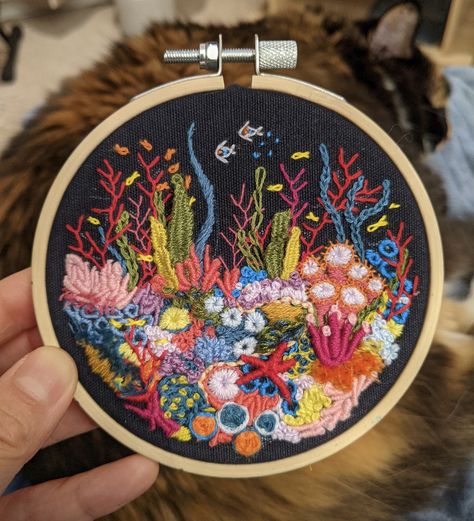 Coral Embroidery, Fabric Painting Techniques, Bead Embroidery Patterns, Embroidered Art, Hand Embroidery Projects, Thread Painting, Creative Embroidery, Simple Embroidery, Sewing Embroidery Designs