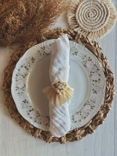 Table Napkin Holder, Boho Wedding Table, Macrame Feathers, Ibiza Wedding, Table Napkin, Bohemian Style Jewelry, Napkin Holders, Boho Wedding Decorations, Wedding Boho