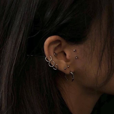 Ear Piercings Aesthetic, Piercings Aesthetic, Diy Easter Gifts, Long Hair Ideas, Piercing Inspo, Gifts For Girlfriend, Easy Hairstyles For Long Hair, Diy Easter, Ear Piercing