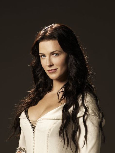 Bridget Regan, fit to busting out of her Confessor threads. For years, she was comic book fans' leading choice to play Wonder Woman, for obvious reasons but also for her talent. Legend Of The Seeker, Lynn Collins, Bridget Regan, Dark Hair, Serie Tv, Celebrities Female, Blue Eyes, South Carolina, Beautiful People