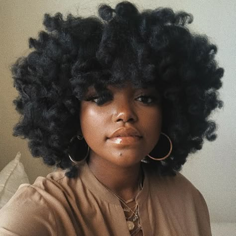 #TeamNatural on Instagram: “curlfection. 📸 @blakejael . . . . . #TeamNatural_ #TeamNatural #NaturalHair #NaturalHairStyles #curls #fro #afro #protectivestyles…” Hand Grabbing Hair Reference, Afro With Hat, Types Of Black Hairstyles, Afros Black Women, Childish Hairstyles, Afro Hairstyles Drawing, Black Hairstyles Drawing Reference, How To Draw Afro Hair, Afro With Bangs