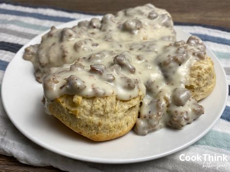 Biscuit And Gravy Recipe, Gravy And Biscuits Recipe, Mcdonalds Biscuits, Copycat Mcdonalds, Easy Sausage Gravy, Biscuit And Gravy, Breakfast Gravy, Gravy And Biscuits, Mcdonalds Recipes