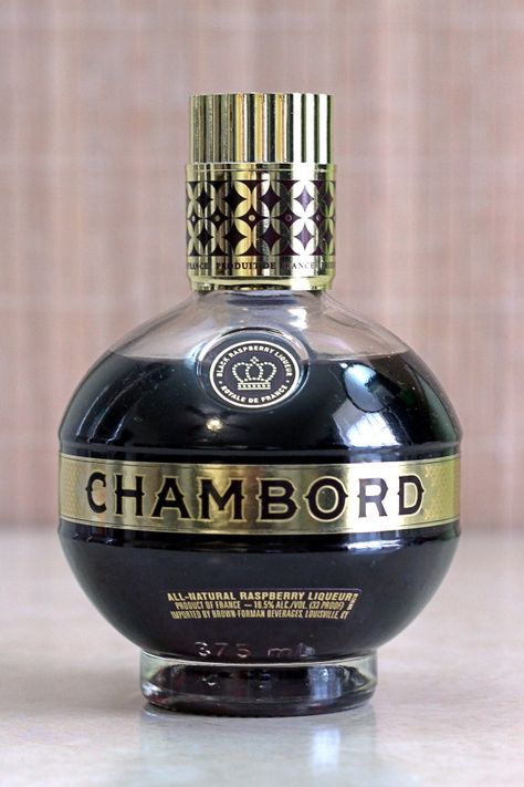 What does Chambord taste like? A detailed description with cocktail suggestions. Raspberry Liqueur Cocktails, Chambord Drinks, Chambord Recipes, Chambord Cocktails, Chambord Liqueur, French Cognac, Raspberry Cocktail, Liqueur Drinks, Hydration Station