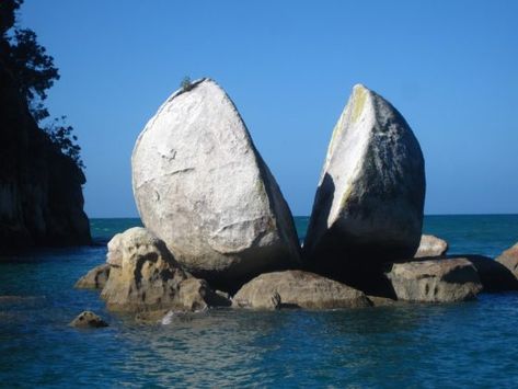 Fabric Of The Universe, Abel Tasman National Park, Split Rock, Wyoming Travel, Stone Sphere, Travel New Zealand, Geology Rocks, Ancient Stone, Rice Fields