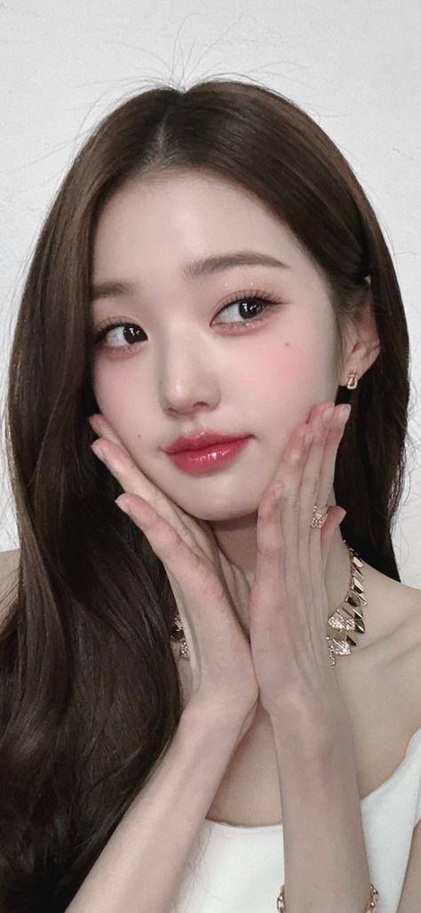 Wonyoung Natural Make Up, Kpop Makeup Female, Wonyoung Tiktok, Wonyoung Makeup, Jang Wooyoung, Heavy Makeup, Makeup Tut, Summer Lookbook, Glowy Makeup