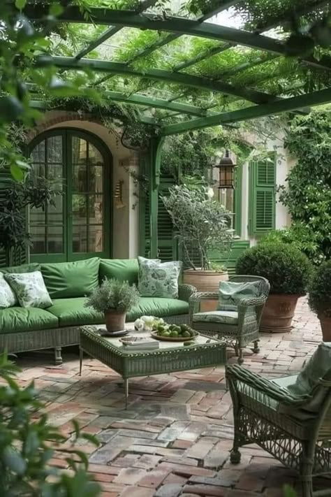 Pretty Porches, Patio Lounge Furniture, Garden Room Ideas, Stunning Homes, Outdoor Patio Ideas, Backyard Fireplace, Diy Outdoor Furniture Plans, Cozy Patio, Beautiful Outdoor Spaces