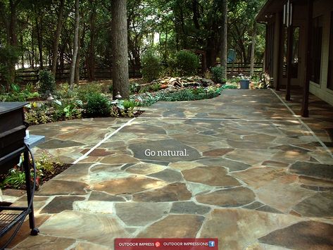 #Beauty Tip: Include a natural element like flagstone in your patio design to bring an organic feel. They also provide flat surfaces for furniture. Flagstone Patio Design, Bluestone Paving, Diy Patio Ideas, Stone Patio Designs, Design Per Patio, Patio Floor, Slate Patio, Patio Installation, Concrete Patios