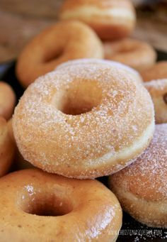 Perfect Vegan Doughnuts Made with Yeast (Vegan Donut Recipe) - Christina's Cucina Beignets Cuits, Vegan Donut Recipe, Vegan Doughnuts, Yeast Donuts, Vegan Donuts, Donut Recipe, Desserts Vegan, Homemade Donuts, Vegan Bread