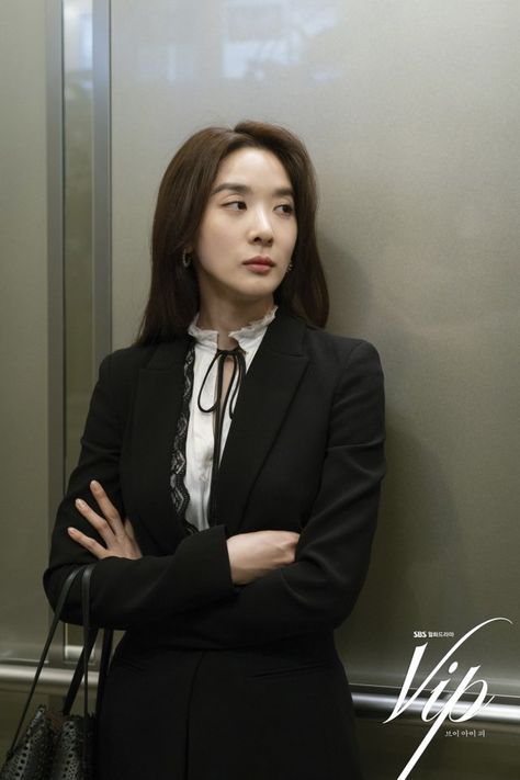 Vip Kdrama, Lee Chung Ah, Jae Ha, Coat Outfit Casual, Jang Nara, Flower Crew, Lawyer Fashion, Professional Work Outfit, Lee Hyun