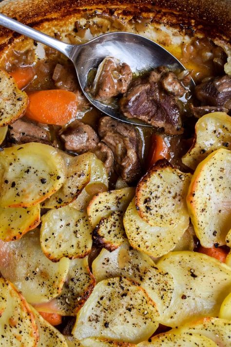 Potato Nest, Beef Cottage Pie, Lancashire Hot Pot, Sweet Carrots, Hot Pot Recipe, Side Dishes For Chicken, Potato Toppings, Cottage Pie, Comfort Dishes