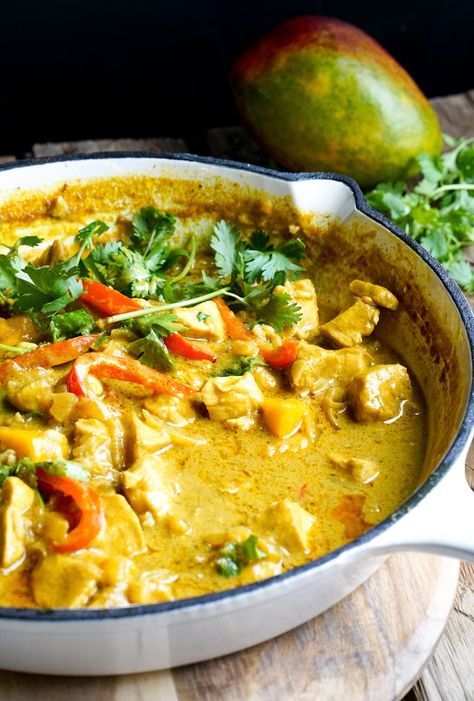 Mango Curry Recipe, Mango Chicken Curry, Mango Curry, Mango Chicken, Easy Chicken Curry, Mango Recipes, Curry Dishes, Curry Chicken Recipes, Curry Recipe