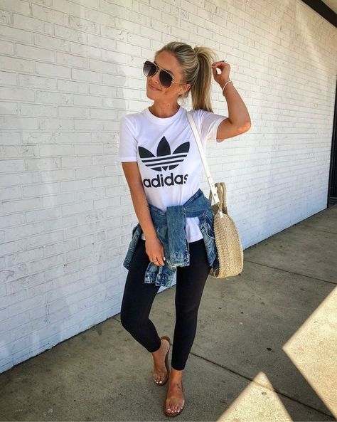 Travel outfit Looks Adidas, Look Legging, Cheap Leggings, Look Adidas, Preppy Summer Outfits, Summer Work Outfits, Sporty Outfits, Sporty Chic, Mom Outfits