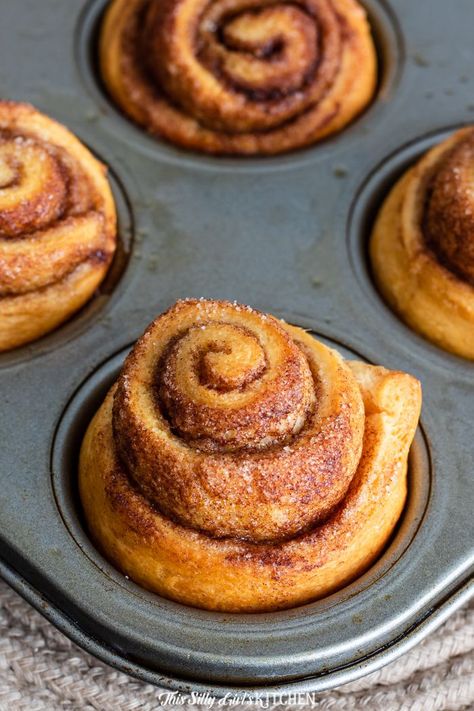 Swedish Cardamom Buns Recipe, Crescent Desserts, Cardamom Buns Recipe, Swedish Cardamom Buns, Buns Recipe Easy, Quick Cinnamon Rolls, Easy Cinnamon Rolls, Marzipan Recipe, Easy Cinnamon Rolls Recipe