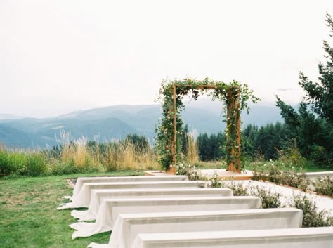 Ceremony Wooden Arch, Wedding Bench Decor, Wedding Bench Seating, Wildflower Greenery, Wedding Mantle, Outside Wedding Ceremonies, Wedding Bench, Ceremony Decorations Outdoor, Wildflower Decor