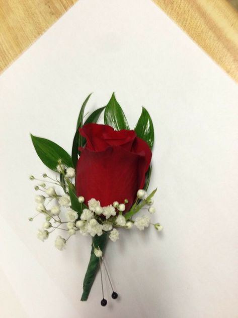 Rose Boutineer, Boutineer Ideas, Red Rose Boutonniere, Red Rose Bouquet Wedding, Small Wedding Bouquets, Single Red Rose, Button Holes Wedding, Red Rose Wedding, Rose Boutonniere