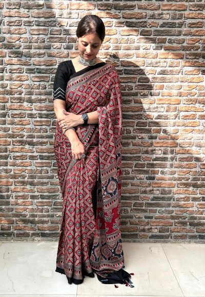 Buy Latest Sarees Online | Branded Sarees with Price – Page 4 – MYPOSHAAKH Ajrakh Prints Saree, Ajrakh Saree Blouse Designs, Ajrakh Modal Silk Sarees, Retro Theme Dress, Modal Silk Sarees, Black Pakistani Dress, Ajrakh Sarees, Bridal Anarkali Suits, Bridal Anarkali