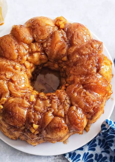 Caramel Apple Monkey Bread Recipe Apple Pull Apart Bread, Caramel Monkey Bread, Cider Caramel, Apple Cider Caramel, Apple Monkey Bread, Pull Apart Loaf, Bread Yeast, Monkey Bread Recipe, Christmas Yummies