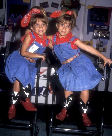 Mary-Kate and Ashley Olsen: The masters of outfit matching since 1988. Take a look back at their 36 most memorable twin ensembles, from Full House to It-tweendom to The Row. Marry Kate And Ashley Olsen, Michelle Tanner, Olsen Sisters, Mary Kate Ashley Olsen, Mary Kate And Ashley Olsen, Olsen Sister, Fashion Timeline, Twin Photos, Halloween Costumes For 3