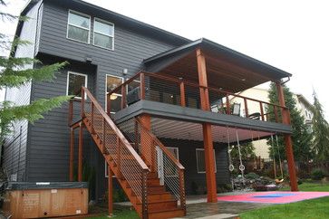 Second story deck with cover for ground floor suite. Addition of tall backuard hedges to block neighbour's Main Floor Remodel, Second Floor Deck, Ideas Terraza, Second Story Deck, Deck Remodel, Covered Back Patio, Glass Balcony, Modern Deck, Patio Deck Designs