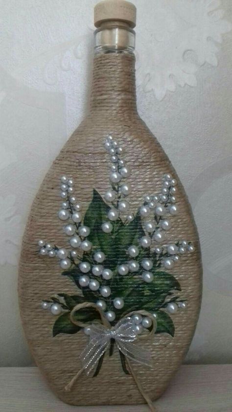 Wine Bottle Vases, نباتات منزلية, Diy Glass Bottle Crafts, Jute Crafts, Glass Bottles Art, Wine Bottle Art, Wine Bottle Diy Crafts, Painted Wine Bottles, Diy Bottle Crafts