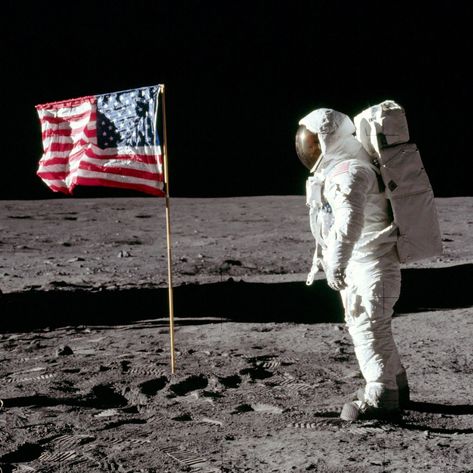 The knuckle-biting story of the first lunar landing from the people who were there. First Man On The Moon, Moon Shot, Grandparents House, Lunar Landing, Tv Watching, Apollo Missions, Stay Awake, White Tv, Historia Universal