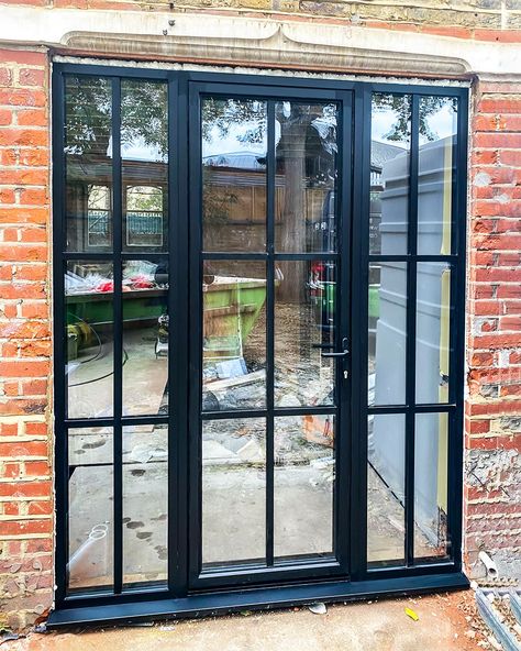 Go for a #crittall #style patio door design to add a bit of modern and industrial feel to your home! This stunning design can be achieved with our slim aluminium SL38 profile that is perfect for replicating #steeldoors look! Pictured here in jet black coatex finish. 😍 Aluminium Crittal Style Doors, Black Frame Patio Doors, Crittal Style Porch, Door Aluminium Design, Black Aluminium Doors, Black Patio Doors, Black Aluminium Windows, Barber Decor, Aluminium Work