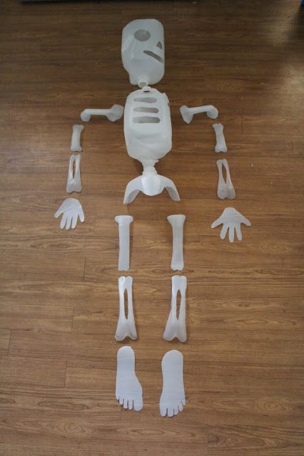 http://weisseguys.blogspot.com/2013/11/milk-carton-skeleton.html Milk Jug Skeleton How To Make, Milk Jug Skeleton, Milk Jug Crafts, Milk Jugs, Plastic Bottle Crafts, Halloween Party Diy, A Skeleton, Milk Carton, Plastic Crafts