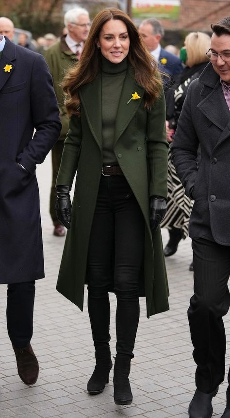 Kate Middleton 2022, Princess Kate Style, Kate Middleton Style Outfits, Green Peacoat, Kate Middleton Outfits, Middleton Style, Two Friends, Catherine Middleton, Kate Middleton Style