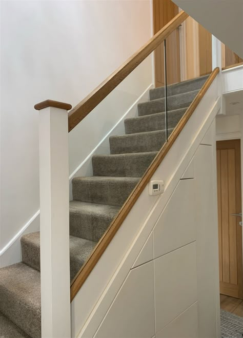 Stair Bannister Ideas, Glass Bannister, Glass Stairs Design, Stair Balustrade, Stairs And Hallway Ideas, Glass Staircase Railing, Glass Stair, Small Staircase, Stair Makeover