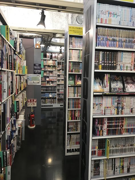 Japanese Book Store Aesthetic, Japan Manga Store, Manga Store Aesthetic, Aesthetic Manga Store, Japanese Book Store, Manga Store, Stores In Japan, Japan Store, Japanese Store