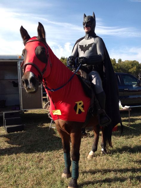 Batman riding Robin! lol no just me and Salty in a costume contest. Horse Halloween Ideas, Horse Fancy Dress, Horse Halloween Costumes, Horse Costume, Batman Costume, Horse Costumes, Duo Halloween Costumes, Horse Dress, Hallowen Costume