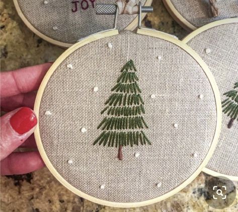 Embroidered Trees, Embroidered Tree, Embroidered Christmas Ornaments, Christmas Tree Embroidery, Embroidery Ornaments, Diy Sy, Holiday Embroidery, Christmas Embroidery Patterns, Christmas Embroidery Designs