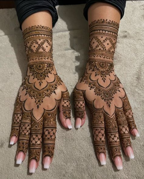 Engagement Mehendi, Wedding Henna Designs, Henna Flower Designs, Bridal Mehandi, Henna Wedding, Henna Tattoo Designs Hand, Latest Henna Designs, Mehndi Designs For Kids, Bridal Henna Designs