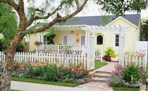 . Yellow Cottage, Yard And Garden, Small Front Yard, Front Yard Design, Front Yard Fence, Building A Fence, Yellow House, Cottage Charm, Garden Area