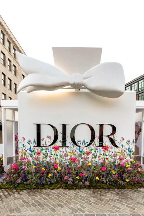 Dior Theme Wedding Decor, Miss Dior Flowers, Dior Theme Decor, Dior Wedding Theme, Millefiori Garden, Dior Theme, Dior Garden, Dior Flowers, Dior Event