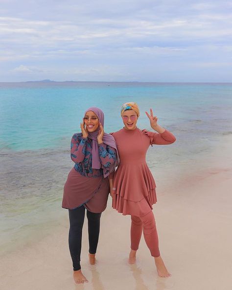 Muslimah Swimming Outfit, Outfit Renang Hijab, Hijab Swimming Outfit, Hijabi Swimwear, Hijabi Wardrobe, Modest Stylish Outfits, Classy Swimwear, Islamic Swimwear, Burkini Swimsuit