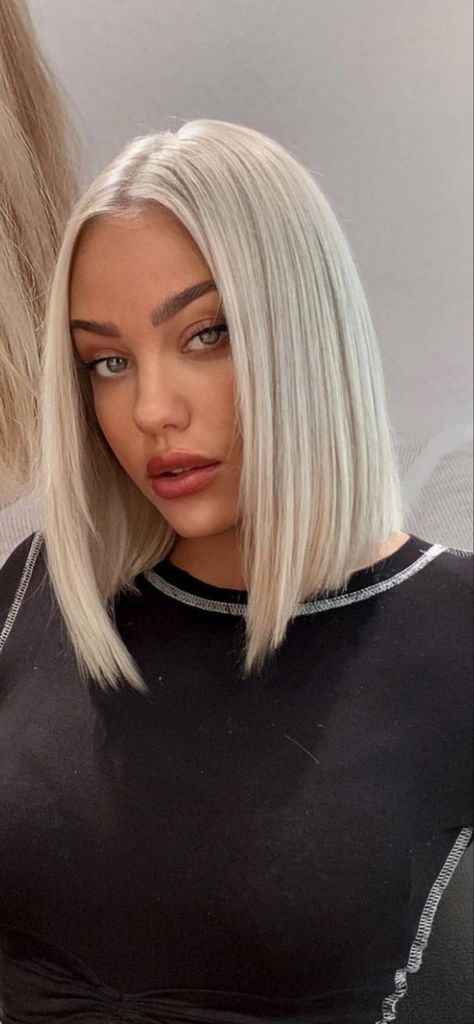 Blonde Bob Platinum, Platinum Lob Haircut, White Bob Haircut, Bright Blonde Short Hair, 40 Year Old Haircuts For Women, Scalp Bleach Blonde, Ice Blonde Bob, Short Icy Blonde Hair, Platinum Blonde Short Hair