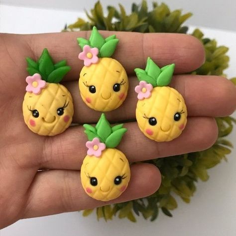 Porcelanicron Ideas, Fimo Kawaii, Clay Crafts For Kids, Polymer Clay Kawaii, Clay Keychain, Clay Magnets, Air Dry Clay Projects, Polymer Clay Diy, Polymer Clay Jewelry Diy