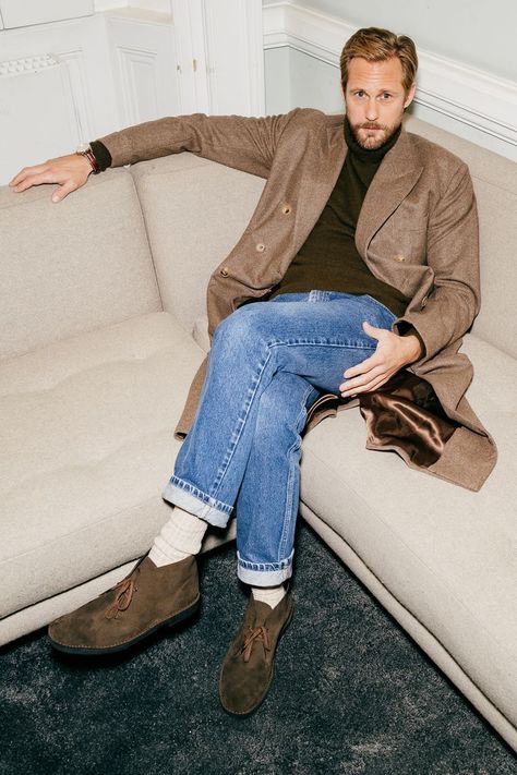 Desert Boots Men Outfit, Desert Boot Outfit, Clarks Originals Desert Boot, Boots Men Outfit, Clarks Desert Boot, Alexander Skarsgård, Best Dressed Man, Desert Boot, Street Fashion Men Streetwear