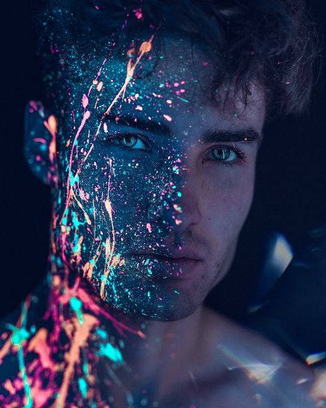 Projection Art, Photoshoot Lights, Uv Photography, Neon Photoshoot, Neon Paint, Neon Photography, Studio Photography Poses, Photographie Portrait Inspiration, Men Photoshoot