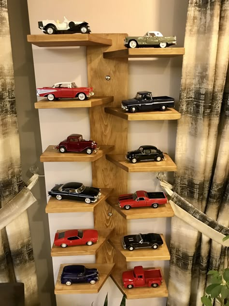 Model Car Shelf Ideas, Hotwheels Shelves, Car Collection Display, Model Airplanes Display, Toy Car Display, Hot Wheels Storage, Hot Wheels Room, Toddler Boy Room Decor, Hot Wheels Display